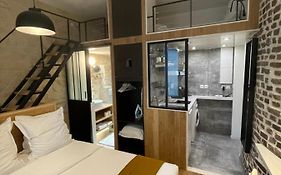 Studio Cinq Diamants, Neuf Tout Equipe